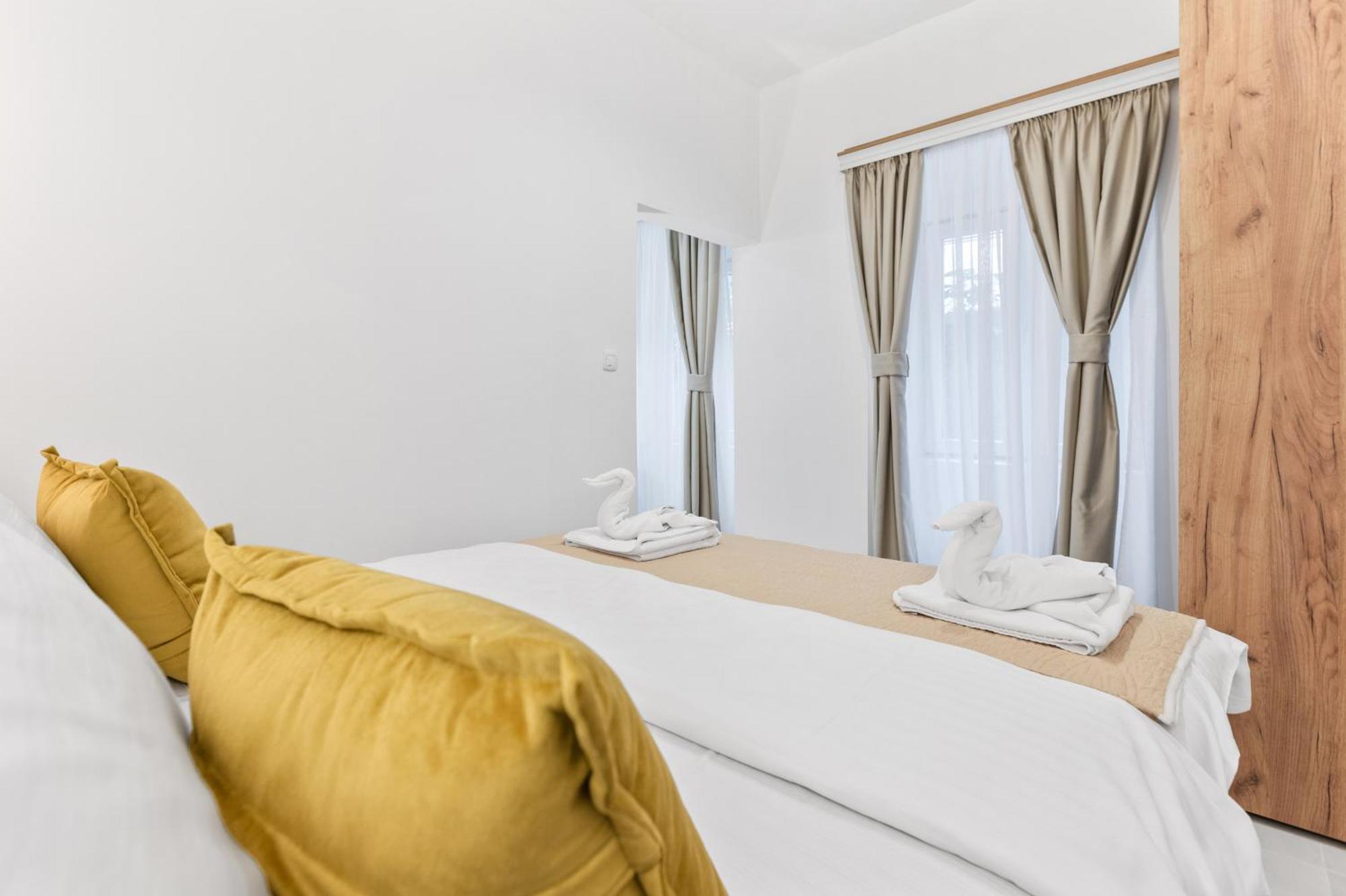 Old Town 466 Apartments โกตอร์ ภายนอก รูปภาพ